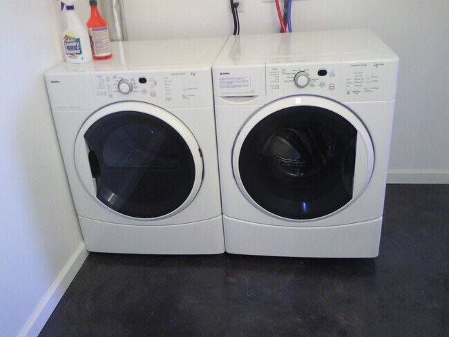 Building Photo - 76 Lara Dr