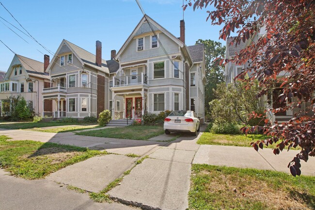 Building Photo - 807 Orange St