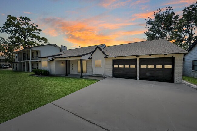 Building Photo - 10227 Metronome Dr