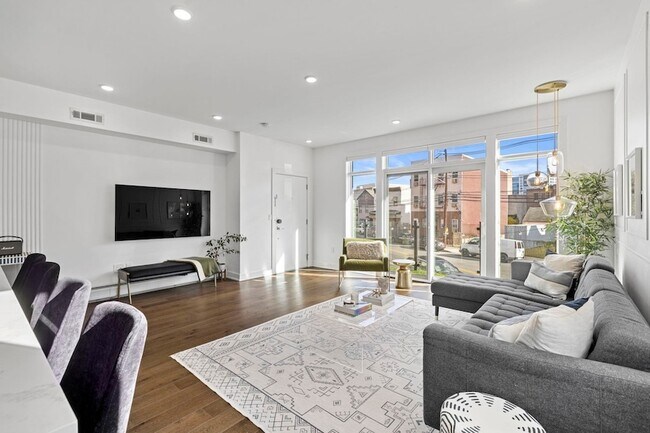 Foto del edificio - 27 Hackensack Plank Rd