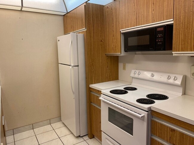 Building Photo - 2301 Lucaya Ln