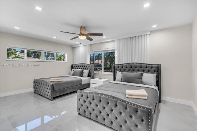 Building Photo - 3 bedroom in Hollywood FL 33019