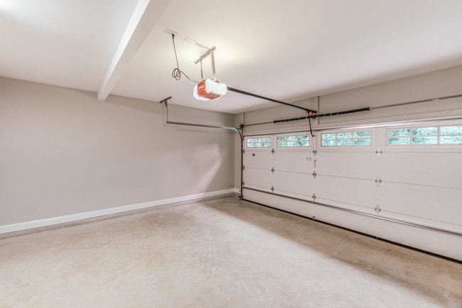 Building Photo - 1056 Piedmont Way