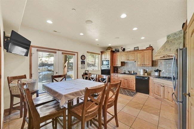 Foto del edificio - 5176 Fairview Loop