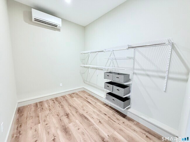 Foto del edificio - 29 E Main St