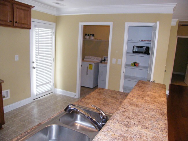 Building Photo - 1020 Granite Grove