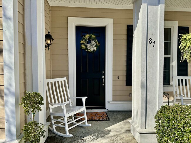 Foto del edificio - Beautifully Maintained Three Bedroom Home in the Exclusive Hampton Hall Gated Community!