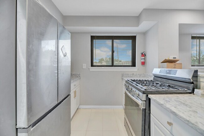 Foto del edificio - 41 Tuckerman St NW