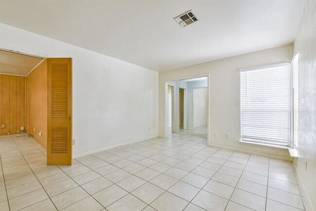 Building Photo - 10607 Thornlea Dr