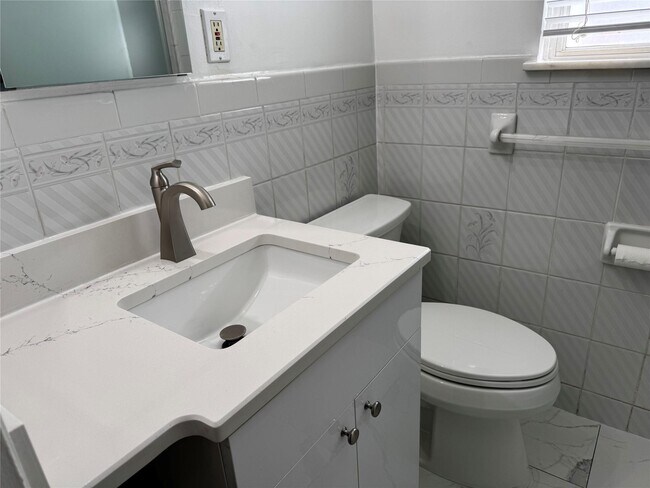Foto del edificio - 75-17 255th St