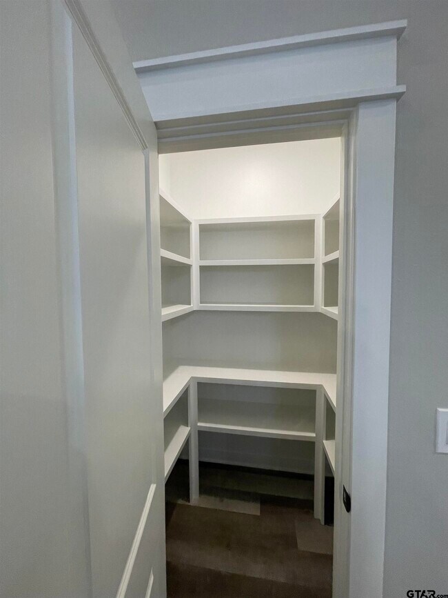 Foto del edificio - 446 Chelsea Ln