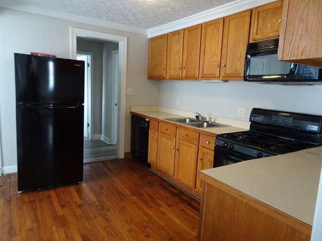 Building Photo - 3 Bedroom 2 Bath Rental Home in Newmarket ...