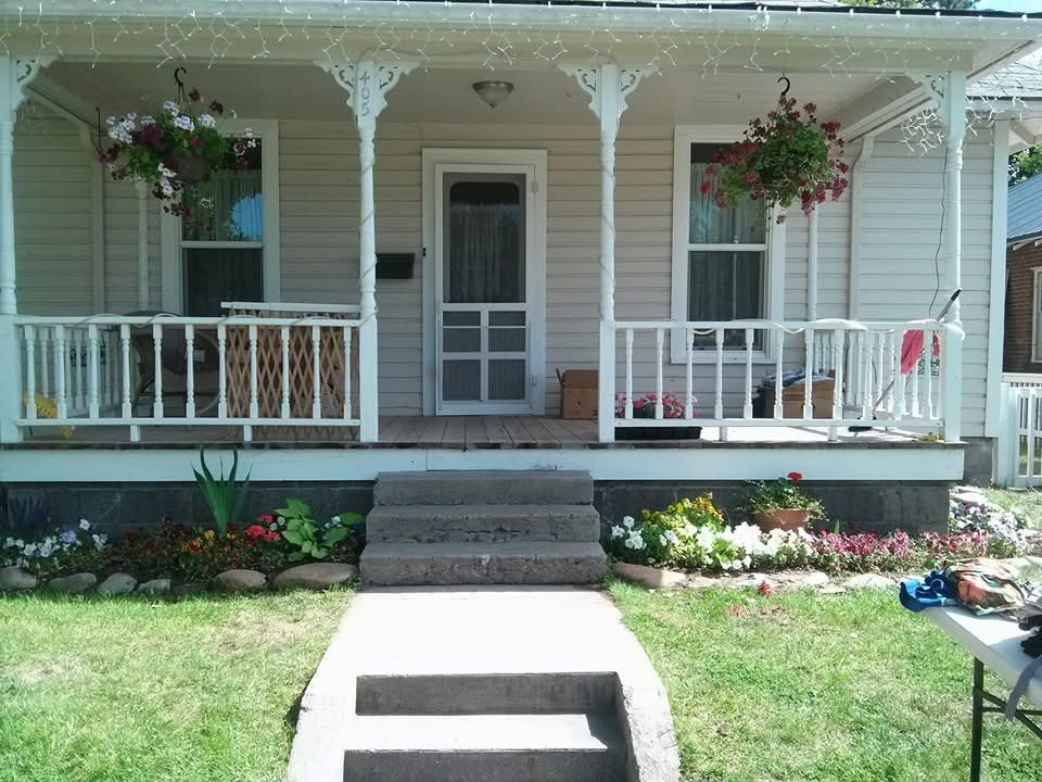 Primary Photo - 405 E Main St