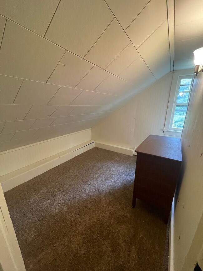 Building Photo - 871-873 Lower Swiftwater Rd