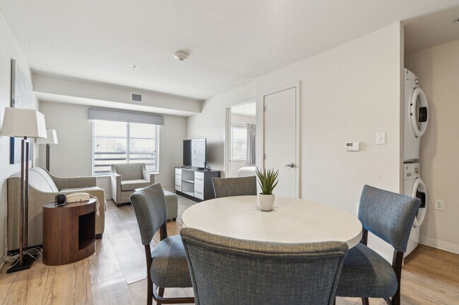 Foto del edificio - 5423 N Loop 1604 W