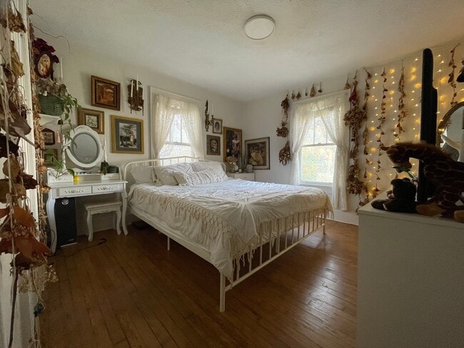 Photo - 1138 Lookout Ave NW House