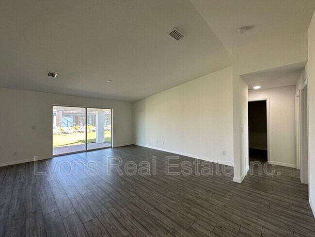 Foto del edificio - 2604 NW 8th Pl