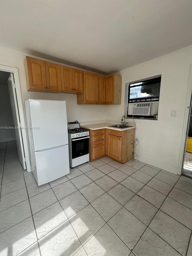 Foto del edificio - 1660 SW 24th Ave