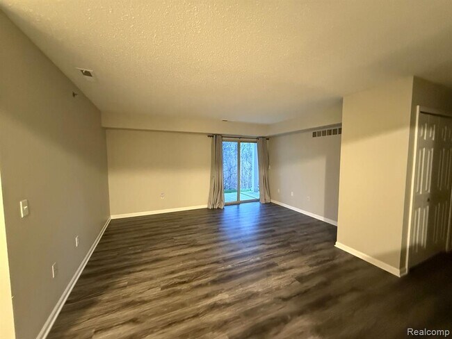 Foto del edificio - 11102 Pinehurst Ln