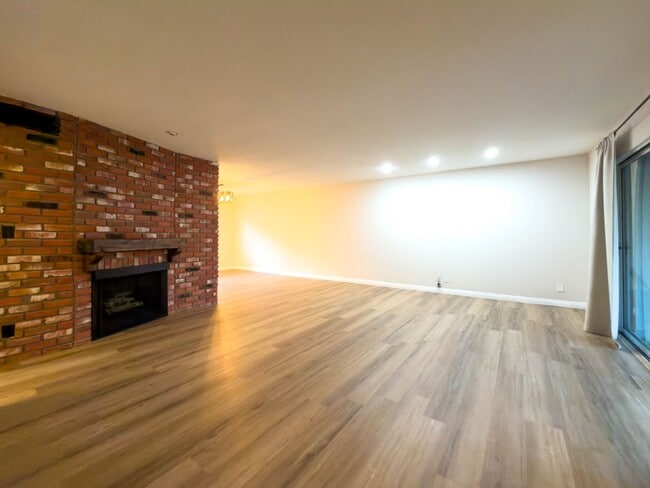 Building Photo - Spacious 4BR with Bonus Room in Cabrini Villas!