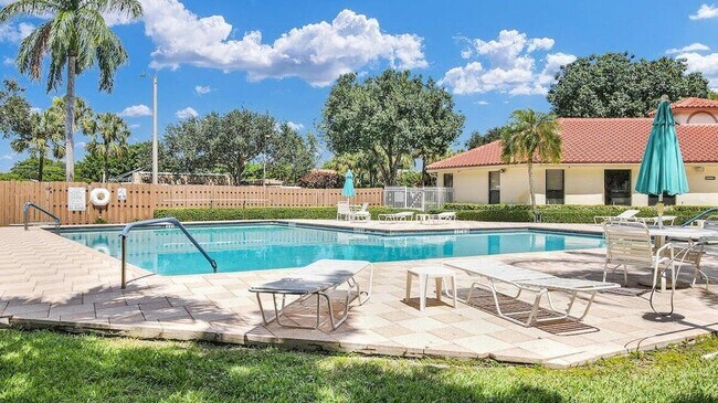 Foto del edificio - 3355 Jaywood Terrace