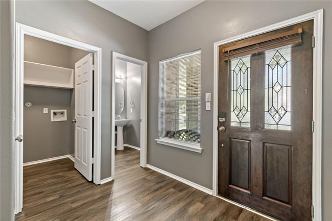 Photo - 598664075 A House