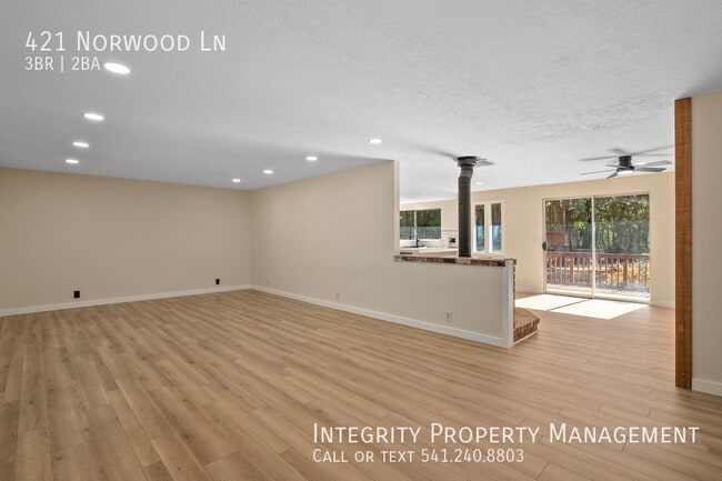 Foto del edificio - 421 Norwood Ln