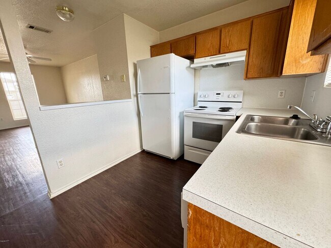Building Photo - 1706 Tanner Cir