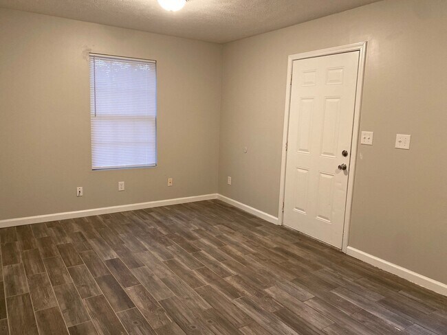 Foto del edificio - 877 N Royal St