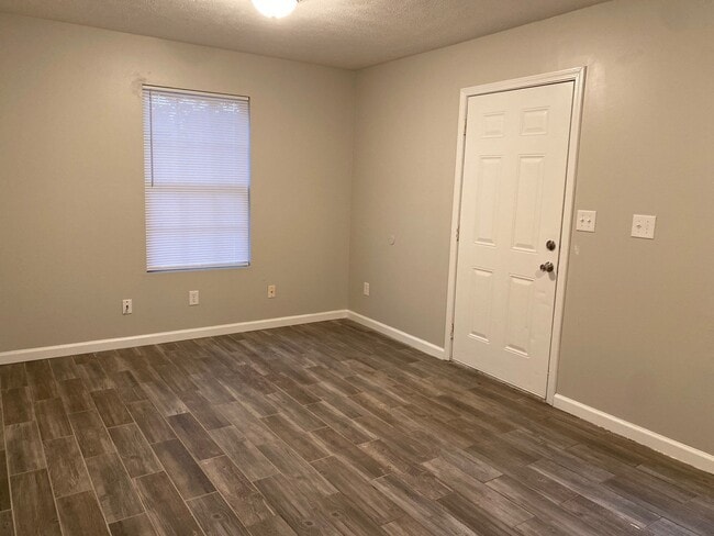 Building Photo - 877 N Royal St