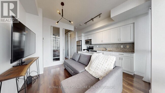 Building Photo - 215 Fort York Blvd