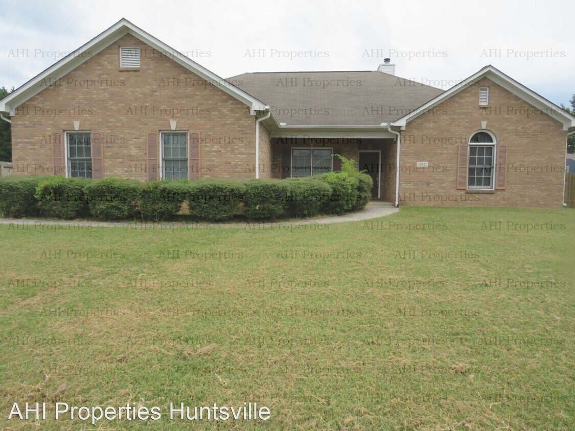 4 br, 2 bath House 11021 St Alban Blvd House Rental in Huntsville