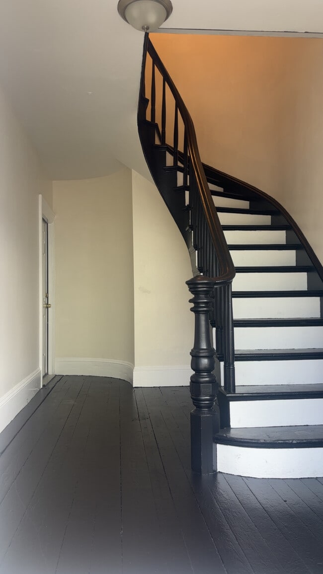 Building Photo - 92 Rockland St