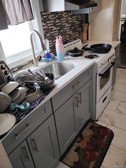 Building Photo - 60 Bay Ave