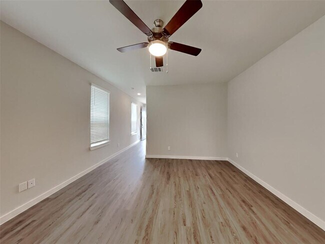 Foto del edificio - 2439 Cohorn Trl