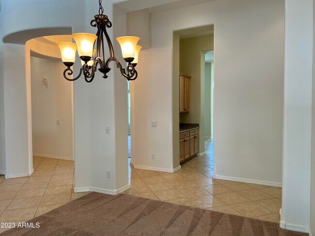 Foto del edificio - 18015 W Royal Palm Rd