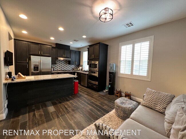 Building Photo - 2 br, 2.5 bath House - 3 CORTE VITA