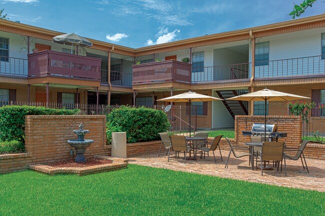 Colonial Manor Apartments - Harahan, LA | Apartments.com