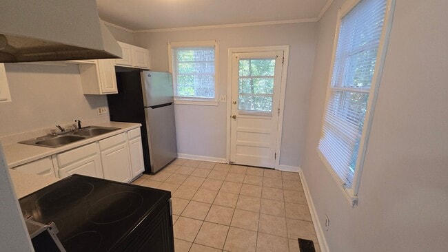 Building Photo - 3232 Brookwood Ct