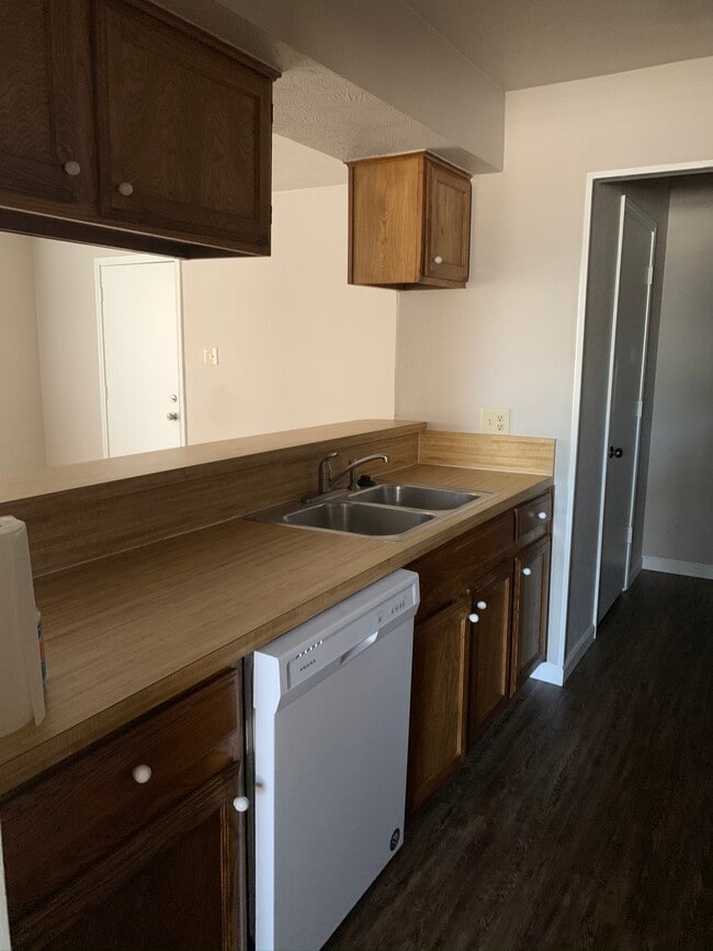 Building Photo - 3319 Gardenview Cir