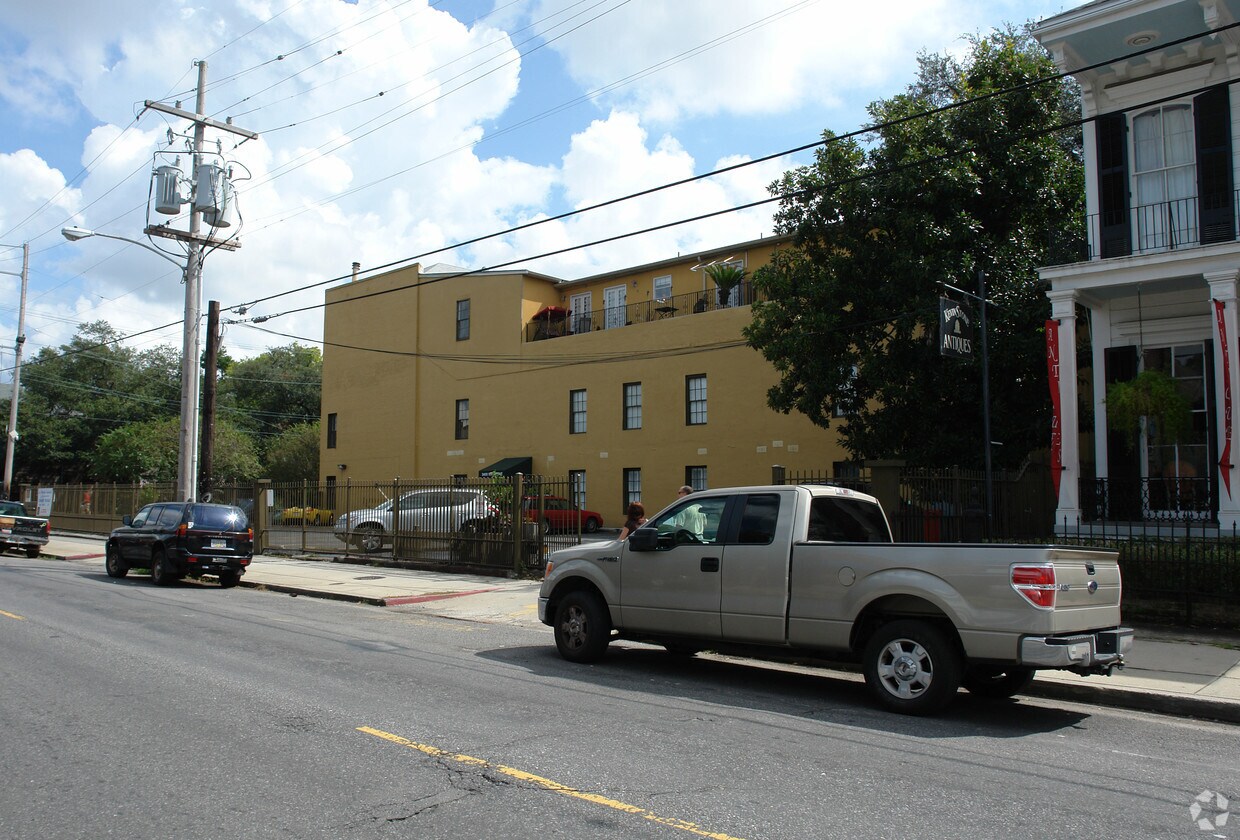 Building Photo - 3400 Magazine St