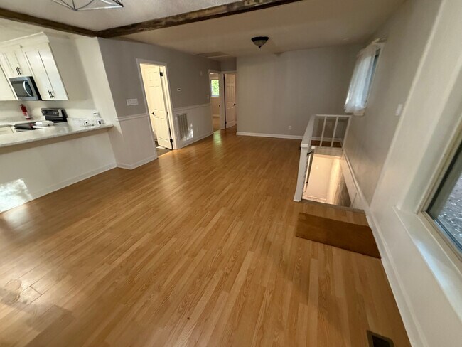 Foto del edificio - Room in House on Cox Mill Rd