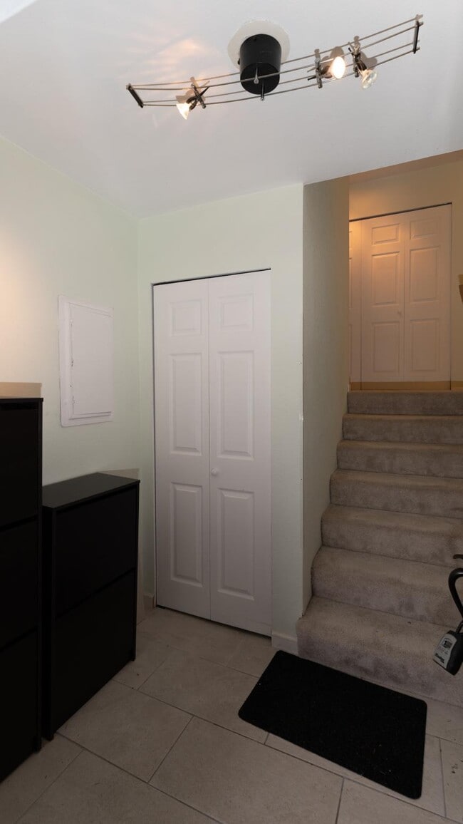 Building Photo - 2 bedroom in Kirkland WA 98034