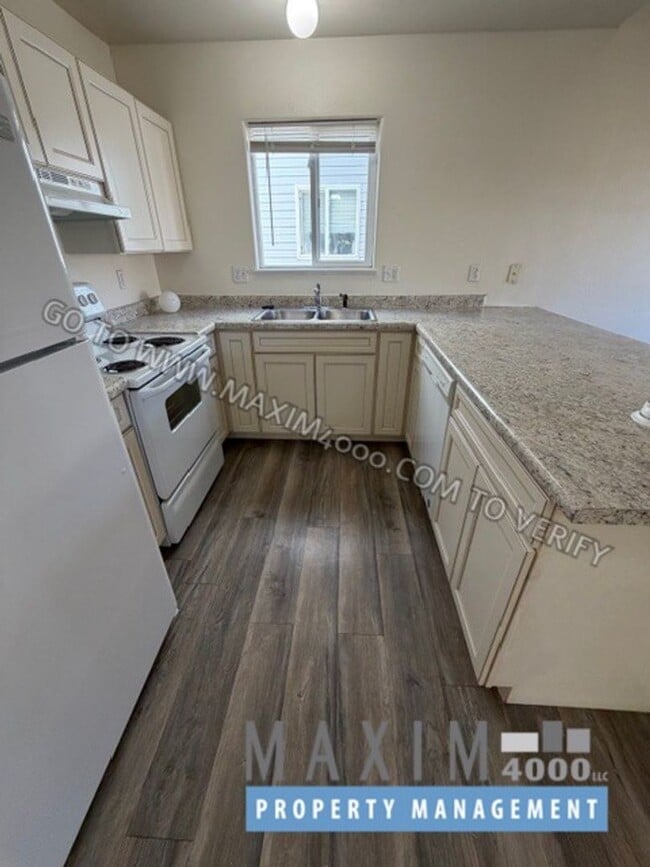 Building Photo - 483 David Ct