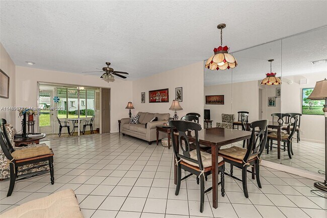 Foto del edificio - 8643 NW 11th St