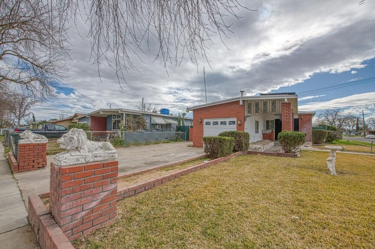 Foto principal - Beautifully Updated 3-Bedroom Single-Famil...
