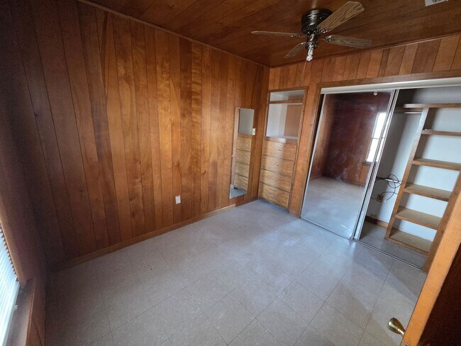 Foto del edificio - 3 Bedroom 1950's Home with Large Fenced Yard Available 1/12/26