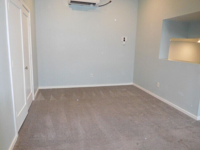 Building Photo - Midtown Studio in the Heart of the Action
