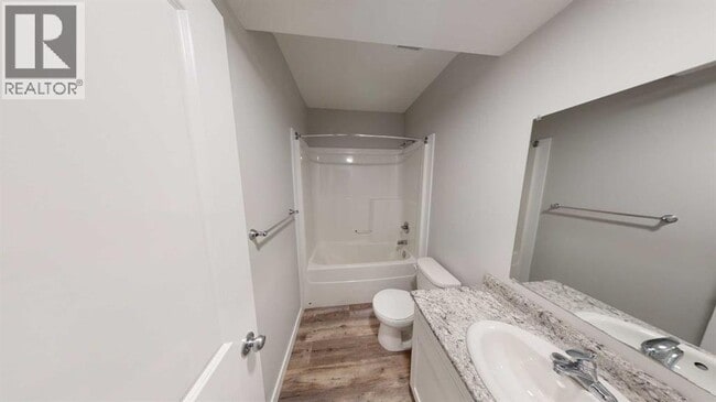 Building Photo - 9527-9113 113 Ave