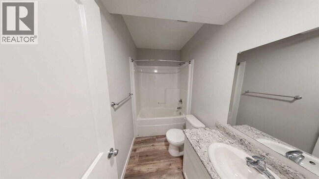 Photo du bâtiment - 9527-9113 113 Ave